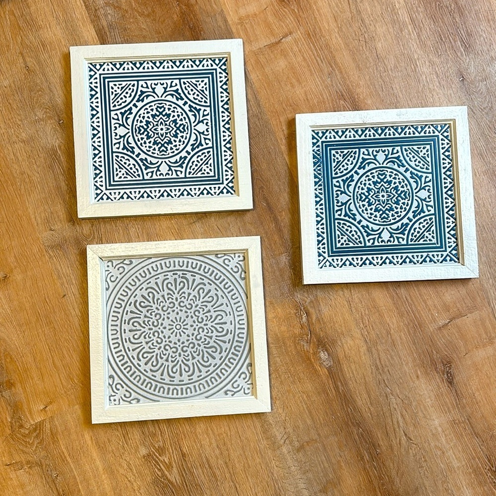 NWT Wall Decor- 3 piece set